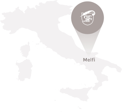 Mappa stilizzata dell'Italia con evidenziata Melfi, evocando storia e cultura del luogo.